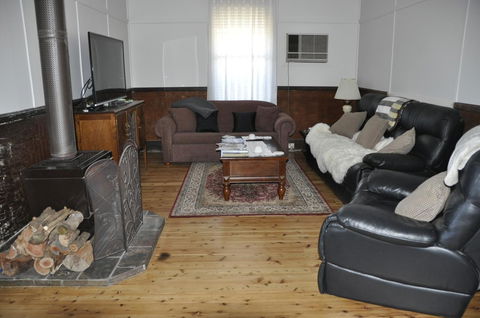 Caledonia Cottage - Australian Directory 10