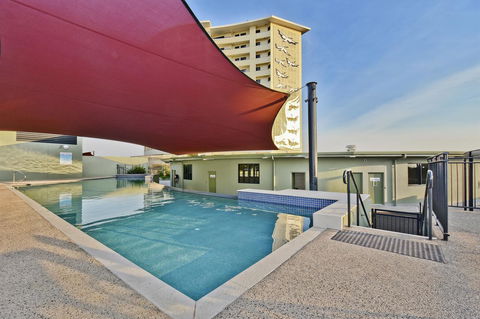 Nomikis\'On The Avenue - Australian Directory 17