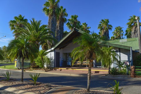 Desert Palms Alice Springs - Australian Directory 32