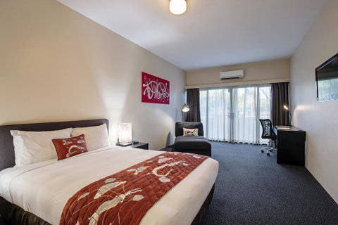Mercure Kakadu Crocodile - Australian Directory 11