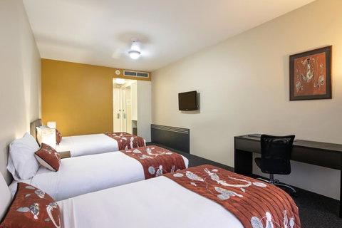 Mercure Kakadu Crocodile - Australian Directory 16