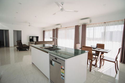 Darwin City Hotel - Australian Directory 8