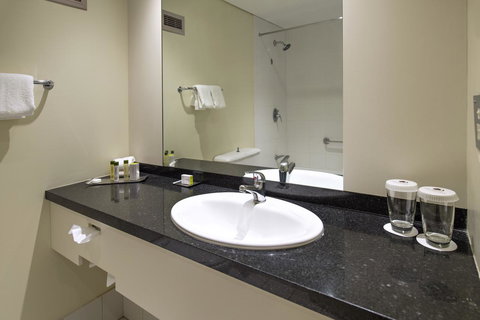 DoubleTree By Hilton Alice Springs - Australian Directory 22