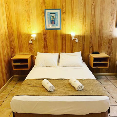 Pine Tree Motel - Australian Directory 22