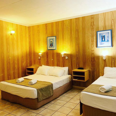 Pine Tree Motel - Australian Directory 21