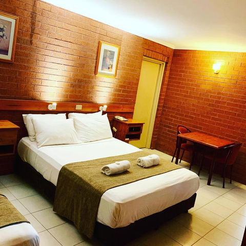 Pine Tree Motel - Australian Directory 28