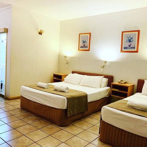 Pine Tree Motel - Australian Directory 24