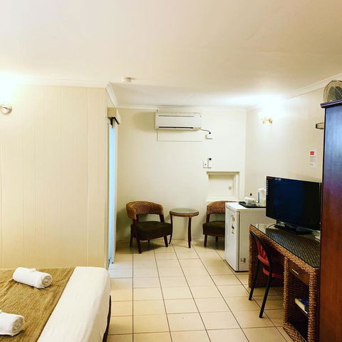 Pine Tree Motel - Australian Directory 34