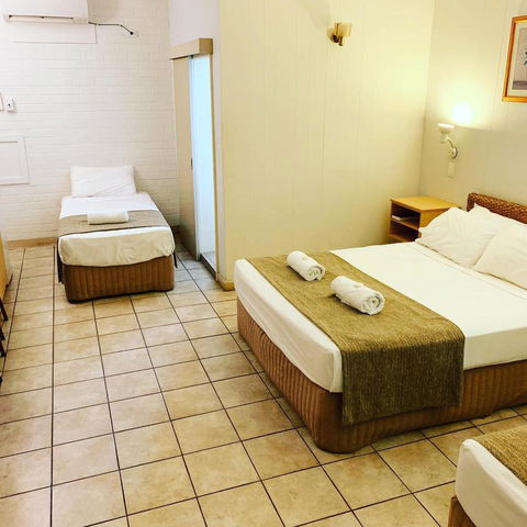 Pine Tree Motel - Australian Directory 23