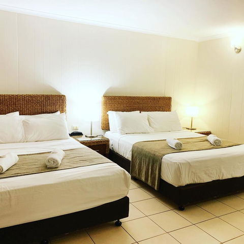 Pine Tree Motel - Australian Directory 33
