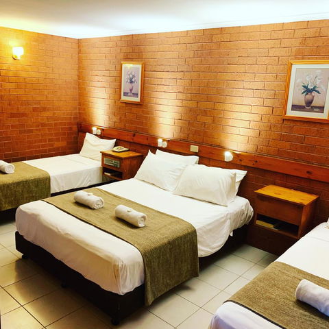 Pine Tree Motel - Australian Directory 19