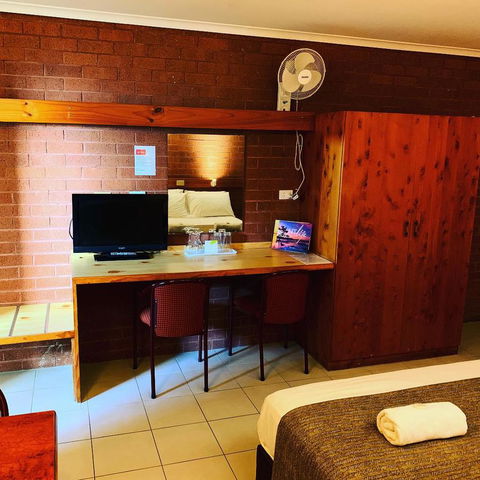 Pine Tree Motel - Australian Directory 30