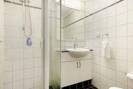 Central Studio, Darwin CBD Northern Territory - Australian Directory 9