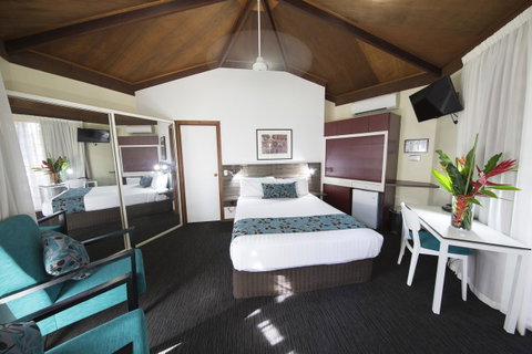 Palms City Resort - Australian Directory 36