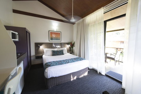Palms City Resort - Australian Directory 38