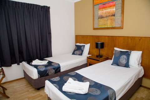 Cullen Bay Resorts - Australian Directory 8
