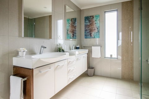 ZEN BY THE WATER - Esplanade Darwin Retreat - Australian Directory 11