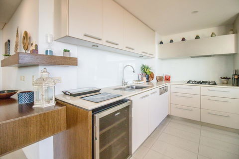 ZEN BY THE WATER - Esplanade Darwin Retreat - Australian Directory 23