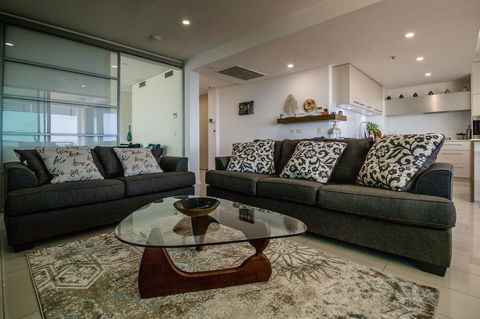 ZEN BY THE WATER - Esplanade Darwin Retreat - Australian Directory 41