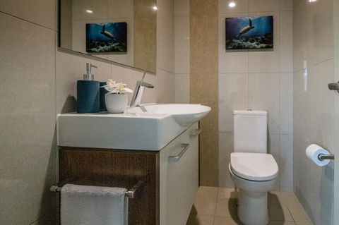 ZEN BY THE WATER - Esplanade Darwin Retreat - Australian Directory 36