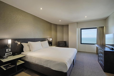 Hilton Darwin - Australian Directory 13