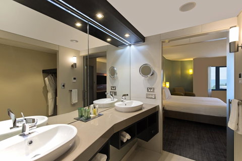 Hilton Darwin - Australian Directory 15