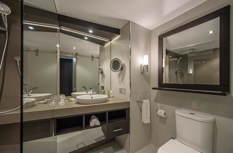 Hilton Darwin - Australian Directory 17