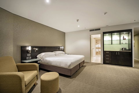 Hilton Darwin - Australian Directory 34