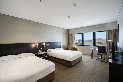 Hilton Darwin - Australian Directory 37