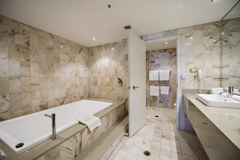 Hilton Darwin - Australian Directory 35