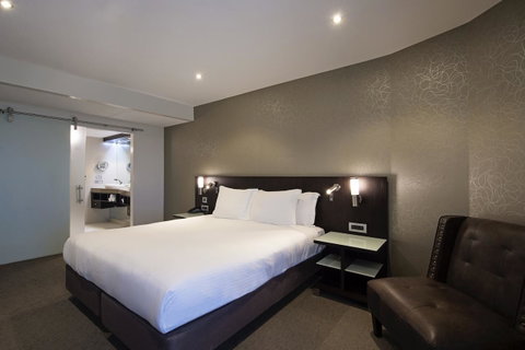 Hilton Darwin - Australian Directory 30