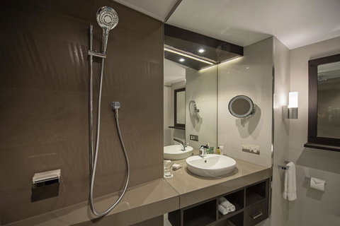 Hilton Darwin - Australian Directory 25