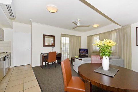 Metro Advance Apartments & Hotel - Australian Directory 16