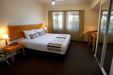 Metro Advance Apartments & Hotel - Australian Directory 8