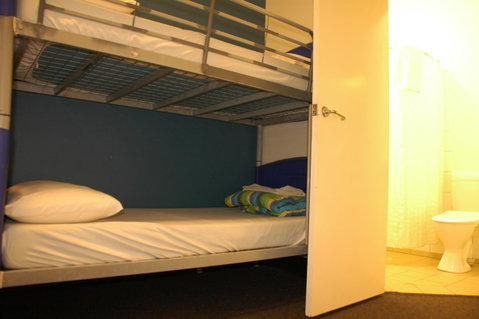 Melaleuca On Mitchell - Darwin YHA - Australian Directory 38