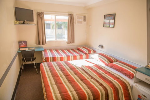 Melaleuca On Mitchell - Darwin YHA - Australian Directory 17