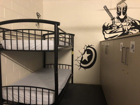 Frogs-Hollow Backpackers - Australian Directory 36