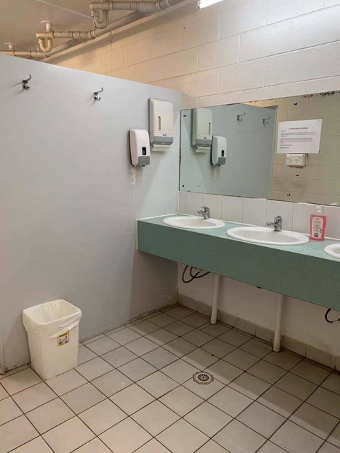 Frogs-Hollow Backpackers - Australian Directory 22