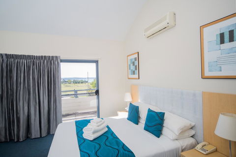 Corrigans Cove - Australian Directory 4