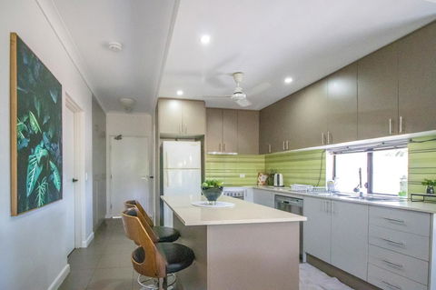 ZEN QUEST - The NOMADS PAD Near Nightcliff Markets & Sunset Foreshore - Australian Directory 27