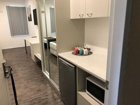 Winnellie Hotel Motel - Australian Directory 8