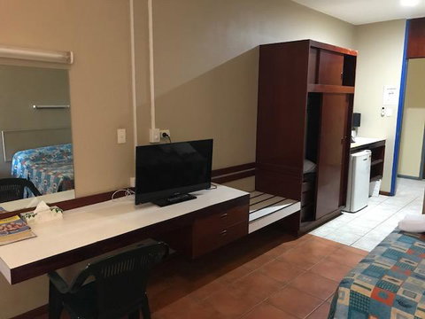 Winnellie Hotel Motel - Australian Directory 13