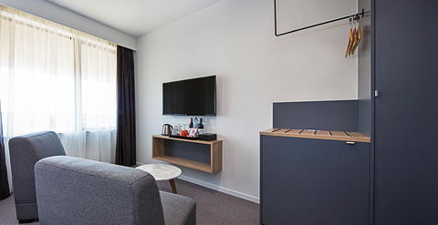 Mantra MacArthur Hotel - Australian Directory 27