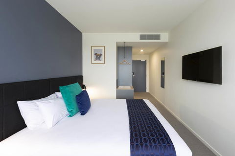 Mantra MacArthur Hotel - Australian Directory 16