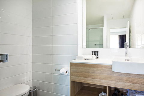 Mantra MacArthur Hotel - Australian Directory 17