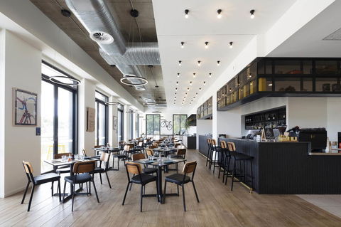 Mantra MacArthur Hotel - Australian Directory 40