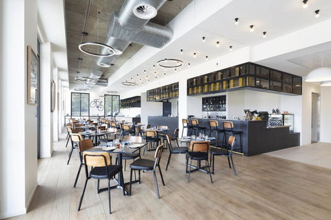 Mantra MacArthur Hotel - Australian Directory 38