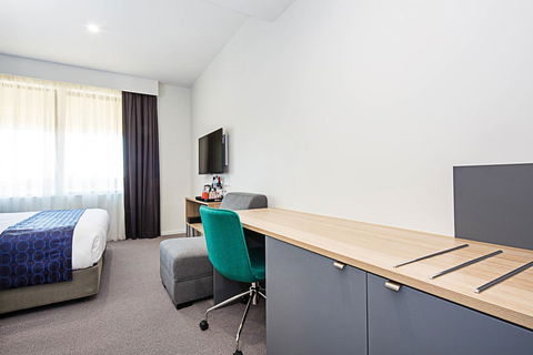 Mantra MacArthur Hotel - Australian Directory 32