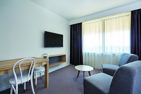 Mantra MacArthur Hotel - Australian Directory 14