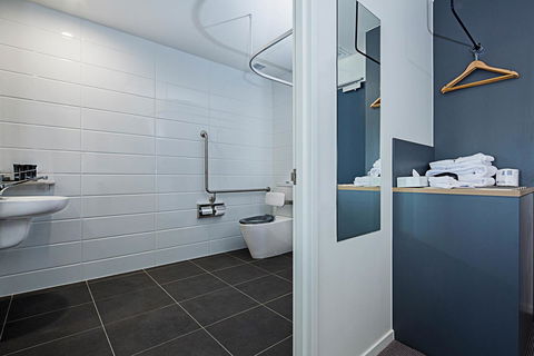 Mantra MacArthur Hotel - Australian Directory 26